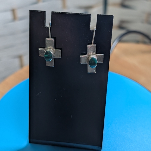 Sterling silver cross earrings with malachite gemstones - Picture 5 of 6